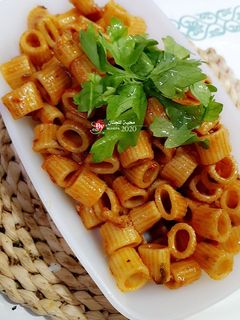 صورة لوصفة مكرونة بصلصة حمراء🍝