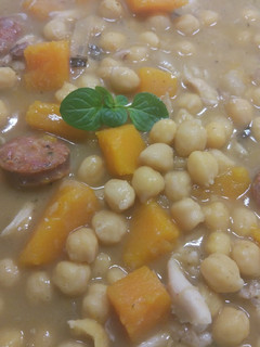 Una foto de Potaje de garbanzos con calabaza y chorizo