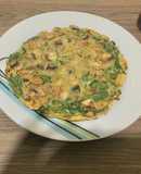 Omelette de espinaca, cebolla y champiñones