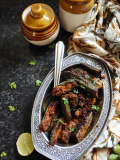 ભીંડી મસાલા (Bhindi Masala Recipe In Gujarati) રેસીપી મુખ્ય ફોટો