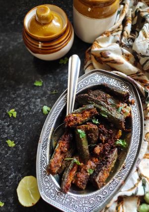 ભીંડી મસાલા (Bhindi Masala Recipe In Gujarati) રેસીપી મુખ્ય ફોટો