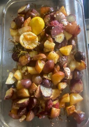 Una foto de Papas al romero, ajo y limón