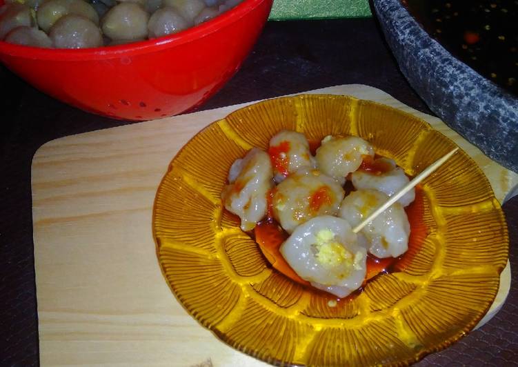 Langkah Mudah untuk Membuat Cilok Aci isi Telur dengan Saus Petis Udang 🍤 Anti Gagal