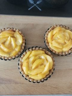 Une photo de Tartelettes pêche crème de pistache