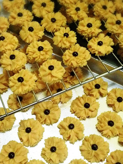 Foto resep Kue Semprit / Custard Cookies
