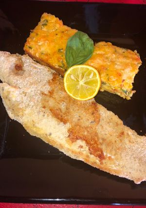 Una foto de Merluza rebozada al horno, con guarnición😋