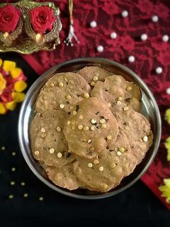 ரவா தட்டை (Rava thattai recipe in tamil) செய்முறை முக்கிய புகைப்படம்