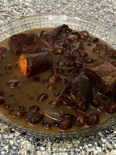 Una foto de Alubias negras de Tolosa
