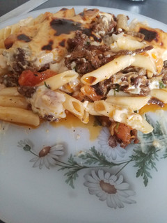 Una foto de Pasta con carne picada y bechamel de boletus