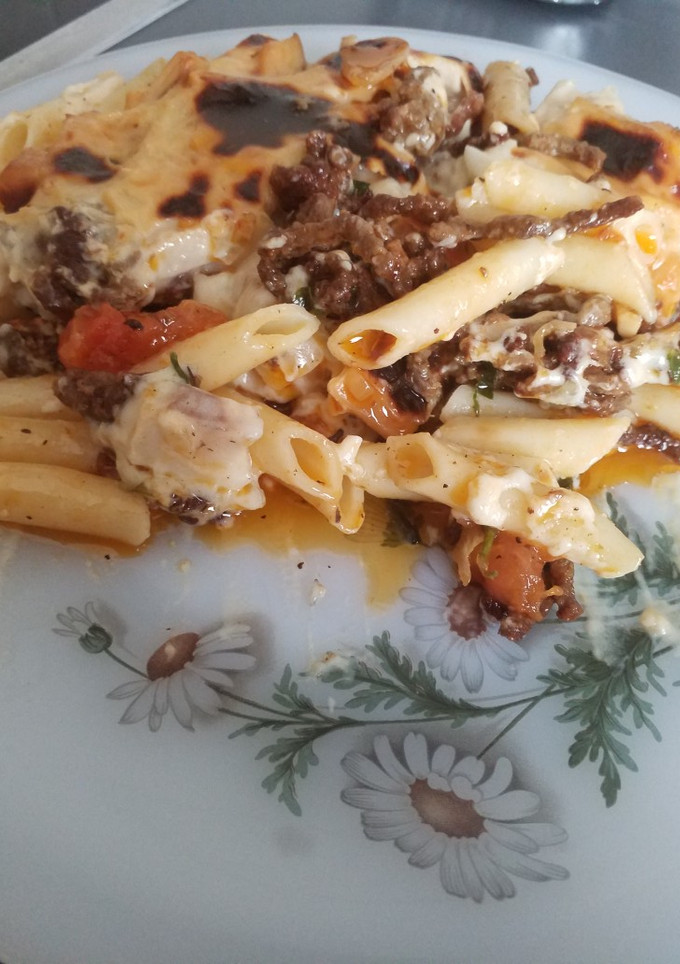 Una foto de Pasta con carne picada y bechamel de boletus