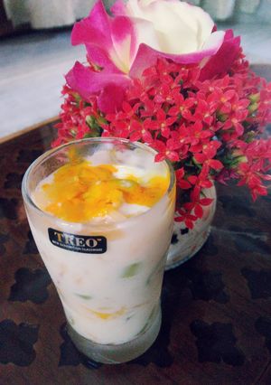 A picture of Saffron fruits shrikhand.