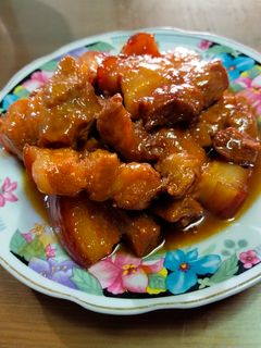 Hình của món Thịt ba chỉ kho tàu.