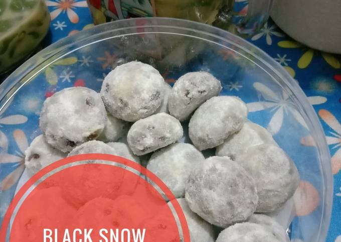 Black Snow White Cookies