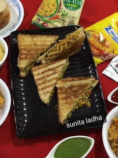 मैगी सैंडविच (maggi sandwich recipe in Hindi) रेसिपी मुख्य फोटो
