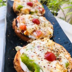 A picture of Cheesy bread.