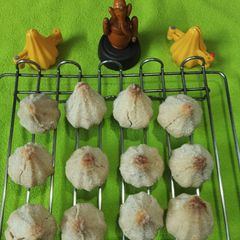 A picture of Stuffed Rava Atta Modak Cookies.