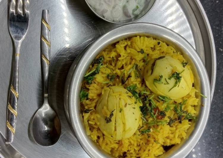 Egg briyani with onion raita