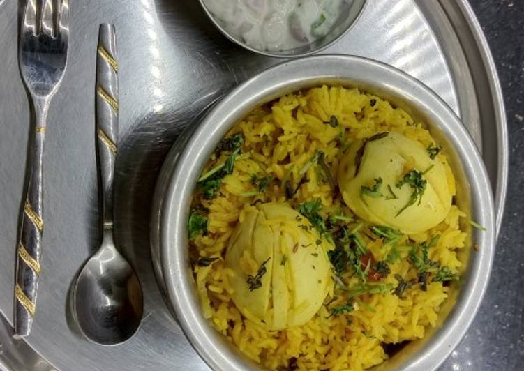 Egg briyani with onion raita