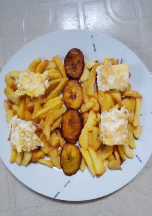 A picture of Irish/plantain with egg.