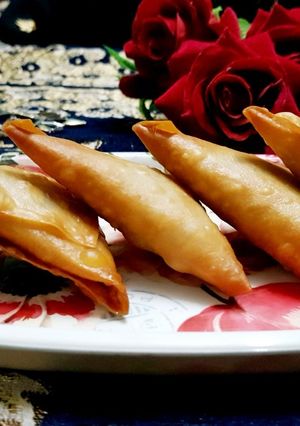 A picture of Mayo chicken crunchy samosa.