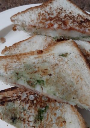 A picture of Potato sandwich.