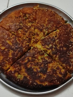 રવા હાંડવો (Rava Handvo Recipe In Gujarati) રેસીપી મુખ્ય ફોટો