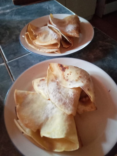 Una foto de Panqueques rellenos con peras y nueces para diabéticos