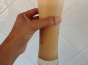 Una foto de café con hielo