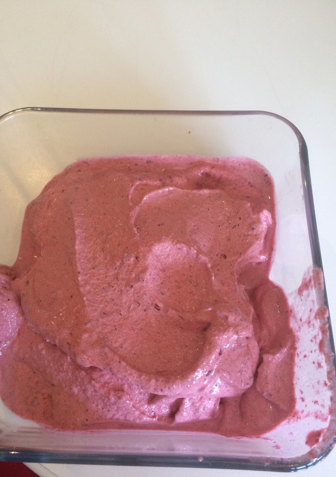 Una foto de Helado de cerezas con Thermomix