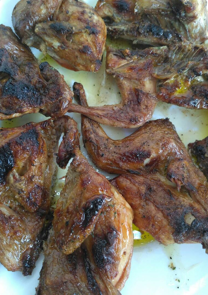Una foto de Codornices a la brasa