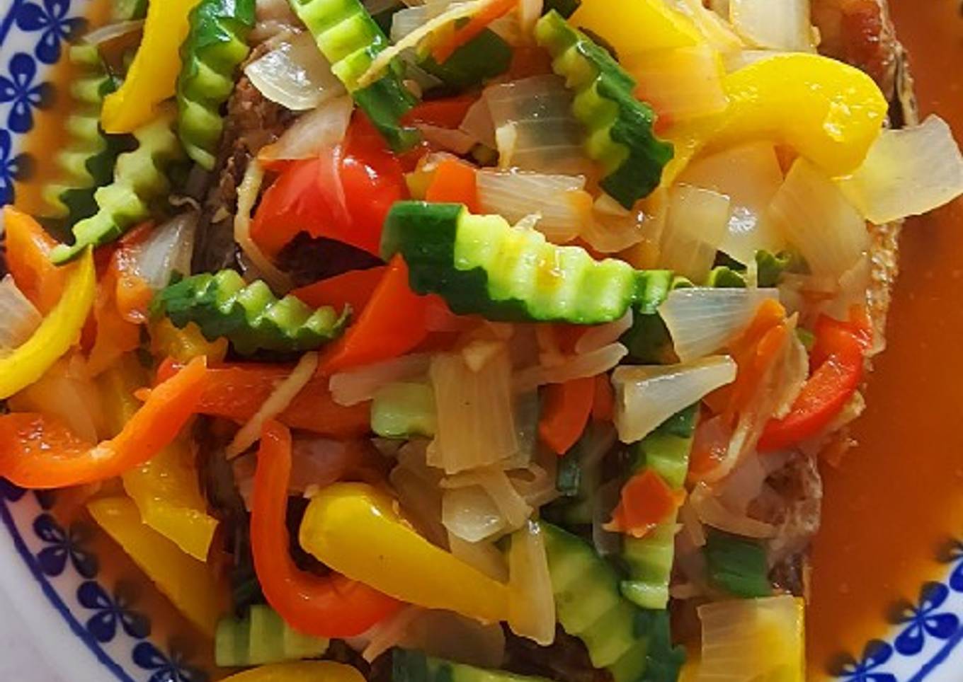 Ikan goreng saos asam manis pedas
