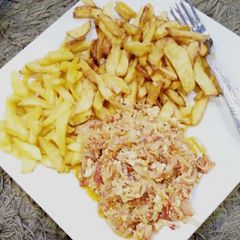 A picture of Fried potato with egg sauce.