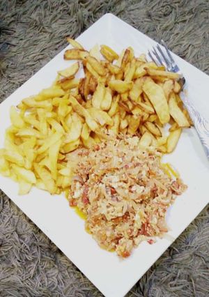 A picture of Fried potato with egg sauce.