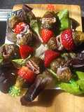 Banderillas de coles con fresas