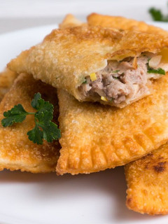 Фото Сочные и хрустящие чебуреки с мясом в домашних условиях.