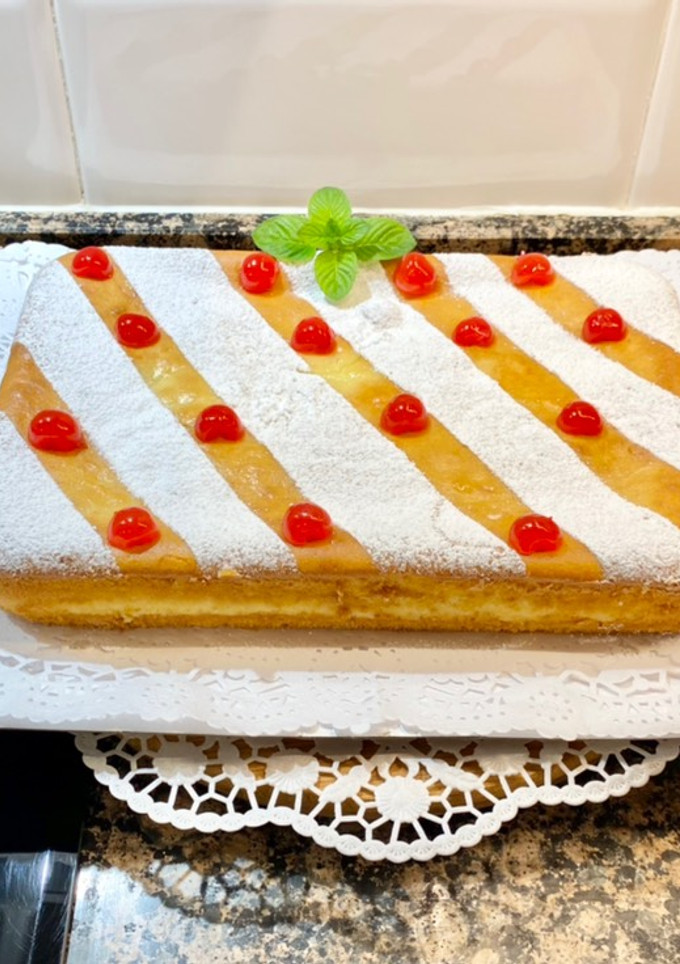 Una foto de Pastel relleno con crema de limón