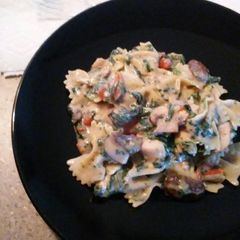 A picture of Chicken Florentine.
