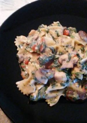 A picture of Chicken Florentine.