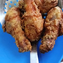 A picture of Broiler fried chicken.