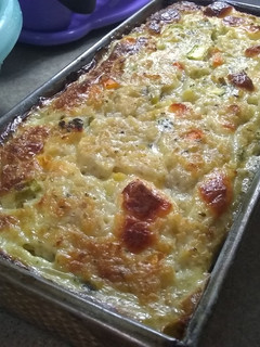 Una foto de Budín de coliflor, vegetales y trigo burgol 🍅🫑🥦