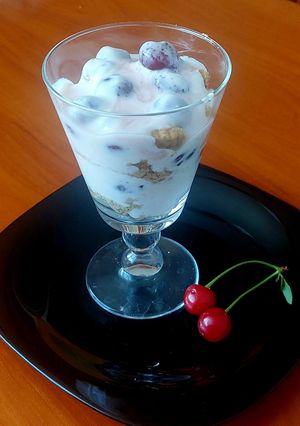 Meggyes-joghurtos pohárkrém recept fotója