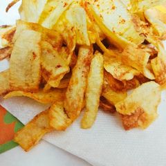A picture of CRISPY POTATO CHIPS!.