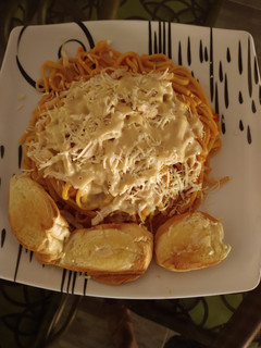 Una foto de Pastas con pechuga bañadas en crema de leche y queso costeño