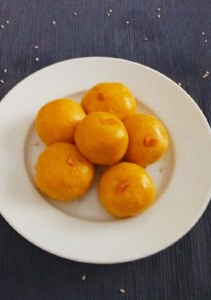 A picture of Besan Mawa Ladoo.