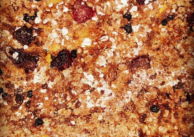 Peach crumble with oat flour