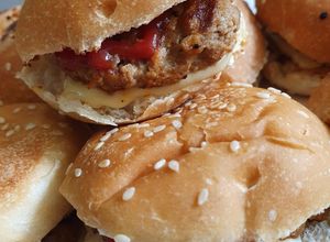 O poză a rețetei Mini Burger pentru copii mofturoși.