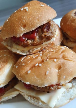 O poză a rețetei Mini Burger pentru copii mofturoși.