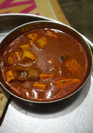 A picture of Paneer tikka masala.