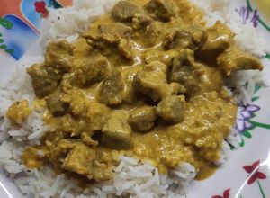 Una foto de Carne al curry con arroz Basmati
