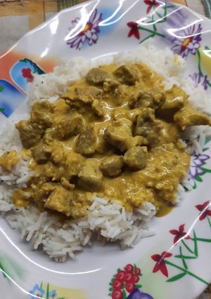 Una foto de Carne al curry con arroz Basmati